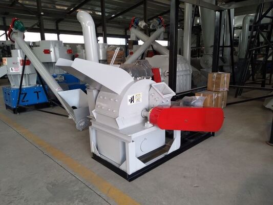 Material Moisture 10-12 Percent Biomass Pellet Machine with Flat Die Rollers and Vibrating Screen Ensuring Consistent Pellet