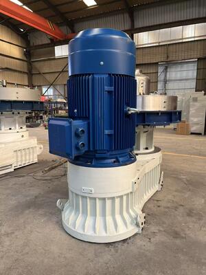 High-Efficiency Centrifugal Vertical Ring Die Wood Pellet Machine Model XGJ560